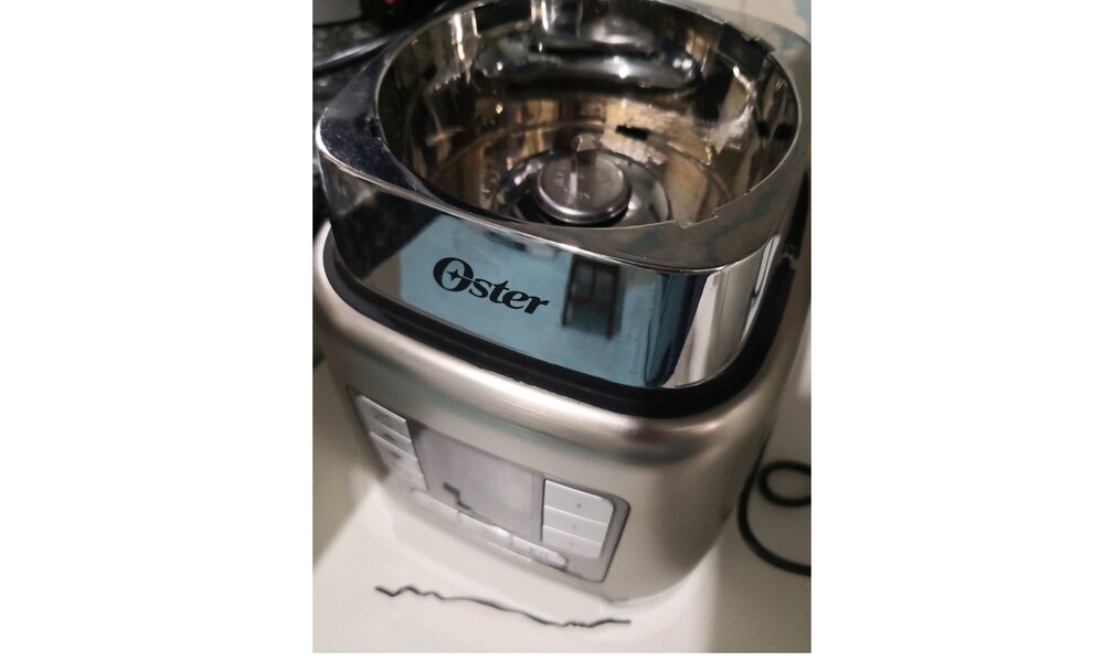 Liquidificador Digital Oster Active Sense Inox 2L com Blend N Go - 127V